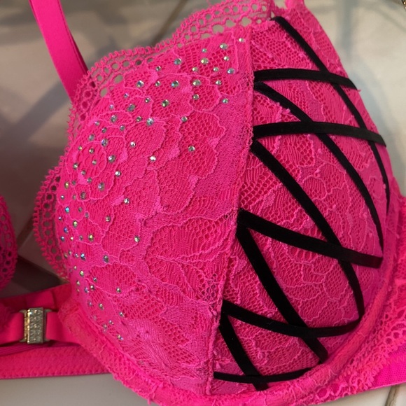 💖BEYOND SEXY La Senza limited edition ribbon & jewel embellished bra 36A PINK - Picture 3 of 11